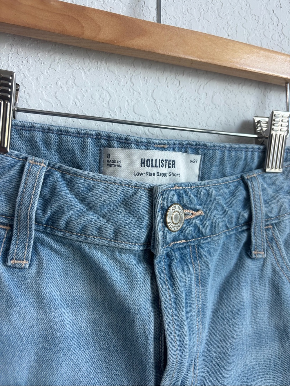 Hollister 8 Low Rise Light Wash Denim Jean Shorts - Picture 2 of 4